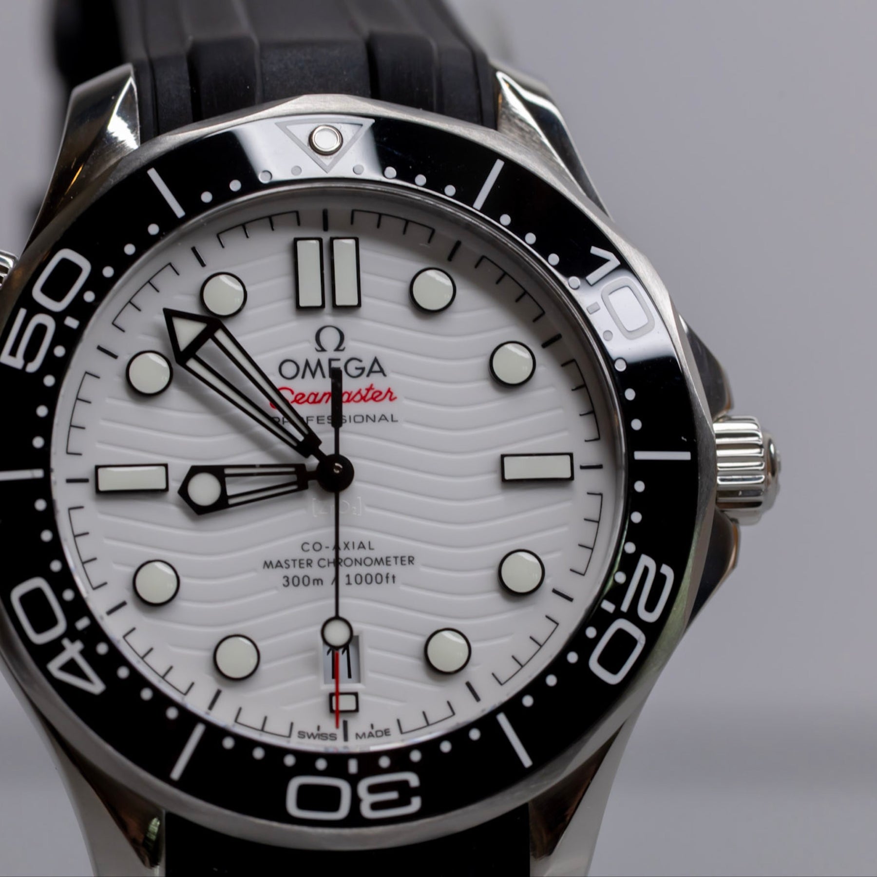 Omega Seamaster Diver 300M 42mm White Dial Stainless Steel Black Bezel