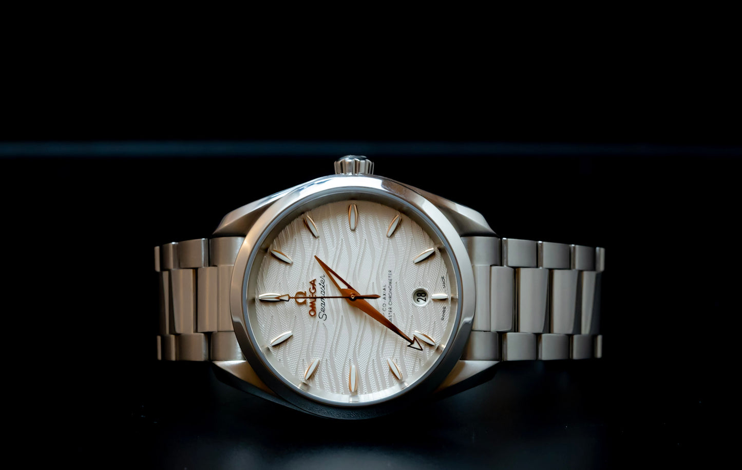 2022 Omega Aqua Terra “Hullswhite” – 18K Sedna Gold – 38mm Ref: 220.10.38.20.02.002