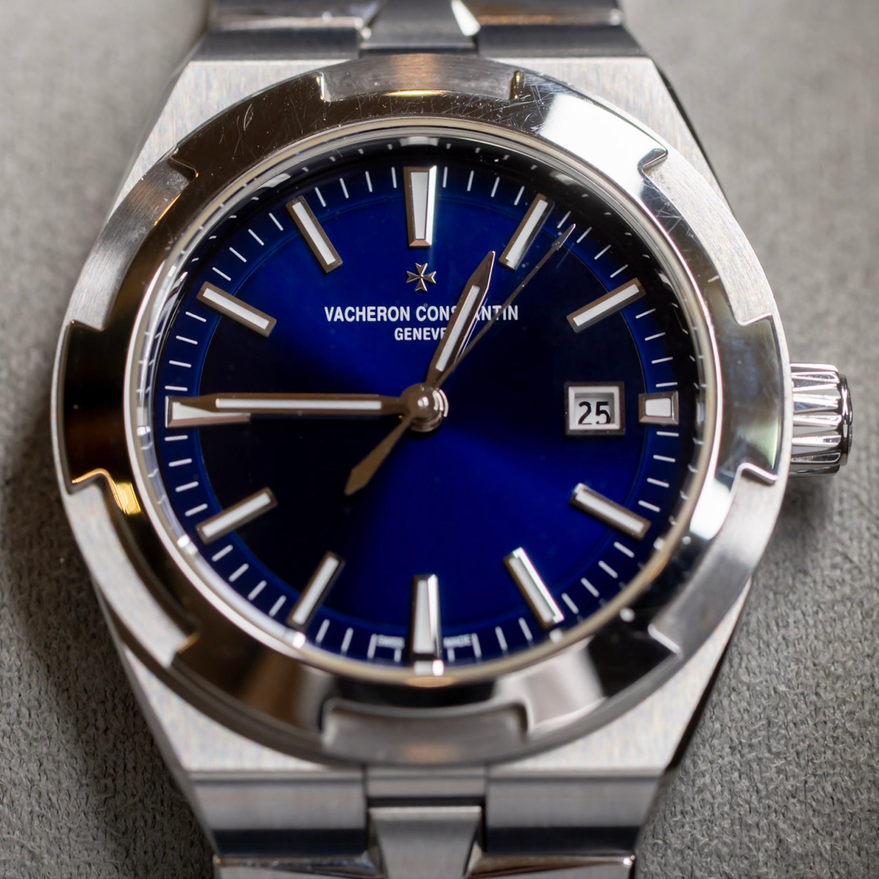 Vacheron Constantin Overseas 34mm 4600V/200A-B980 (2024) Full Set Stainless Steel + Extra Straps