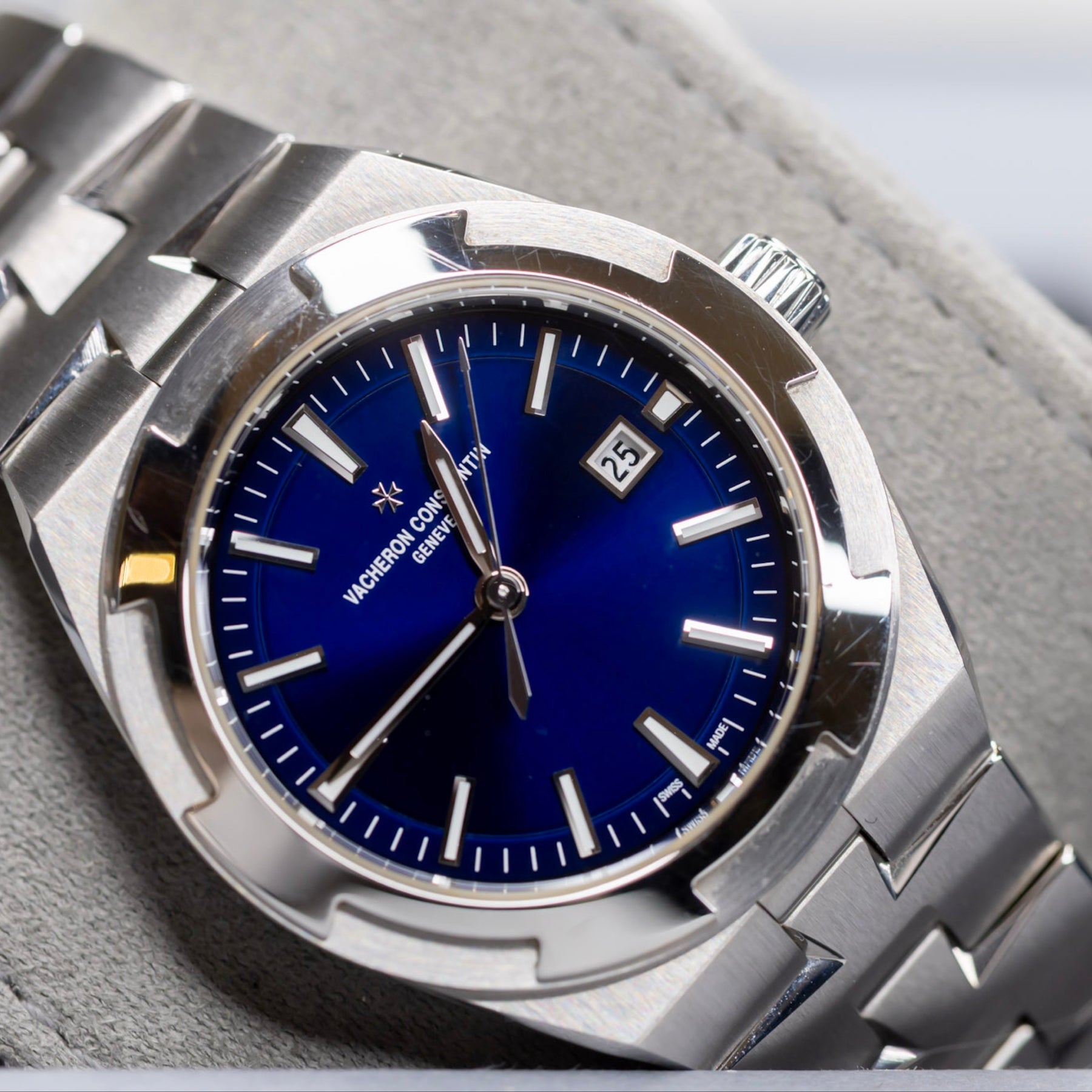 Vacheron Constantin Overseas 34mm 4600V/200A-B980 (2024) Full Set Stainless Steel + Extra Straps