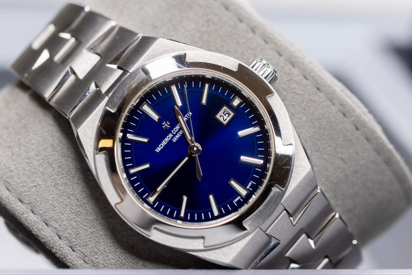 Vacheron Constantin Overseas 34mm 4600V/200A-B980 (2024) Full Set Stainless Steel + Extra Straps