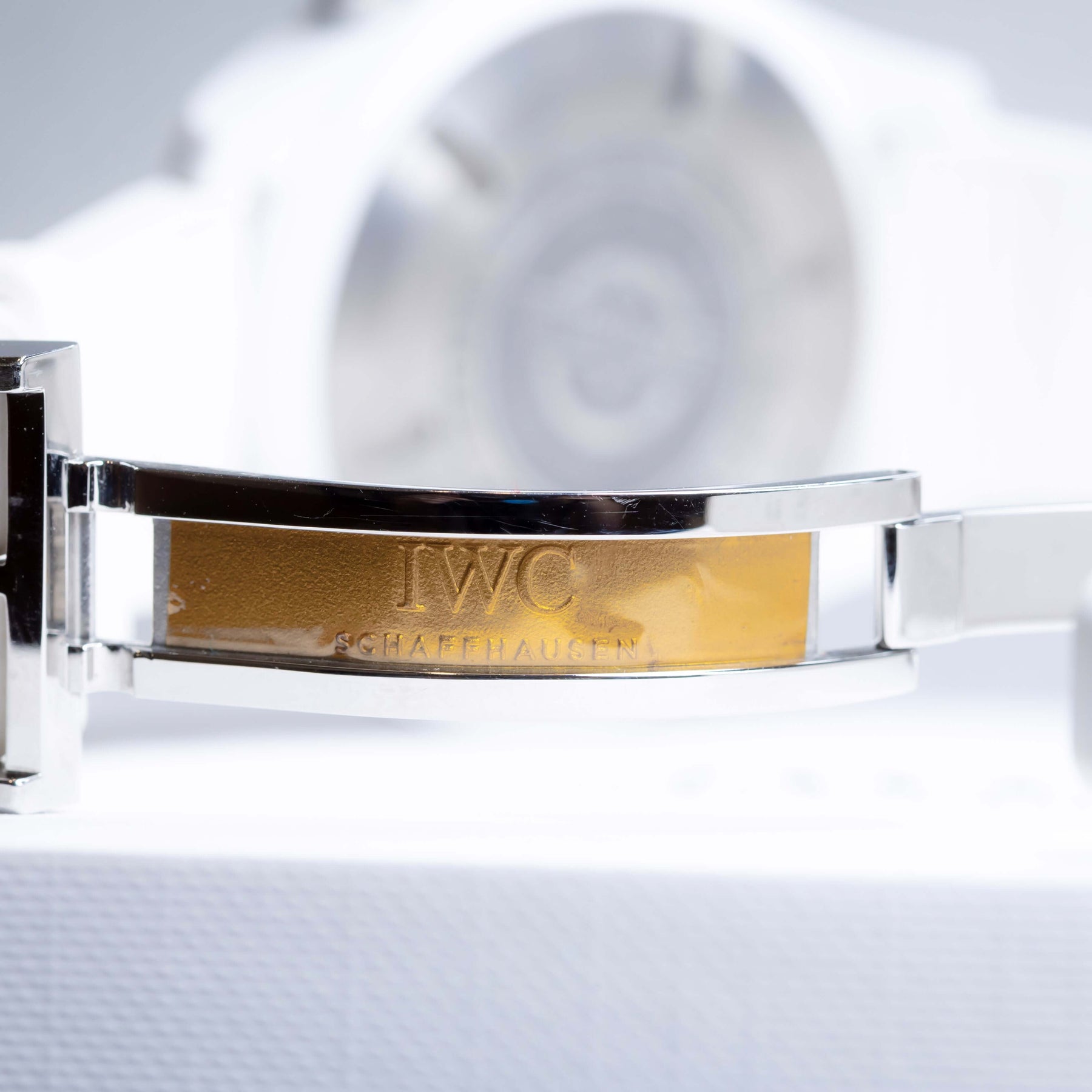 2022 IWC Pilot’s Watch Chronograph TOP GUN “Lake Tahoe” 44.5mm White Ceramic – Ref. IW389105 | Full Set close-up of clasp