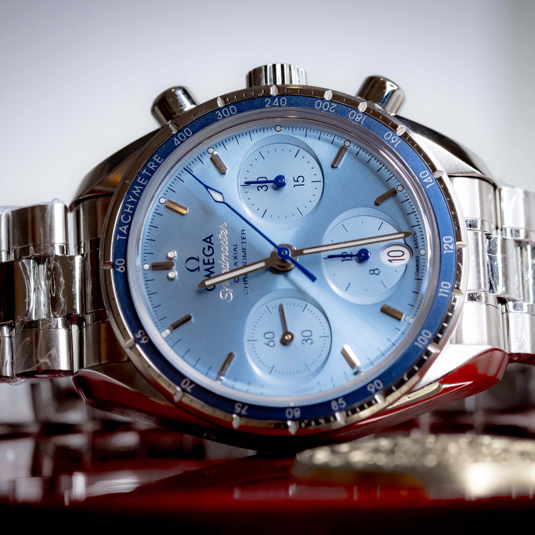 2025 OMG Speedmaster 38 Blue Dial Chronograph 324.30.38.50.03.001 – Full Set on stainless steel bracelet.