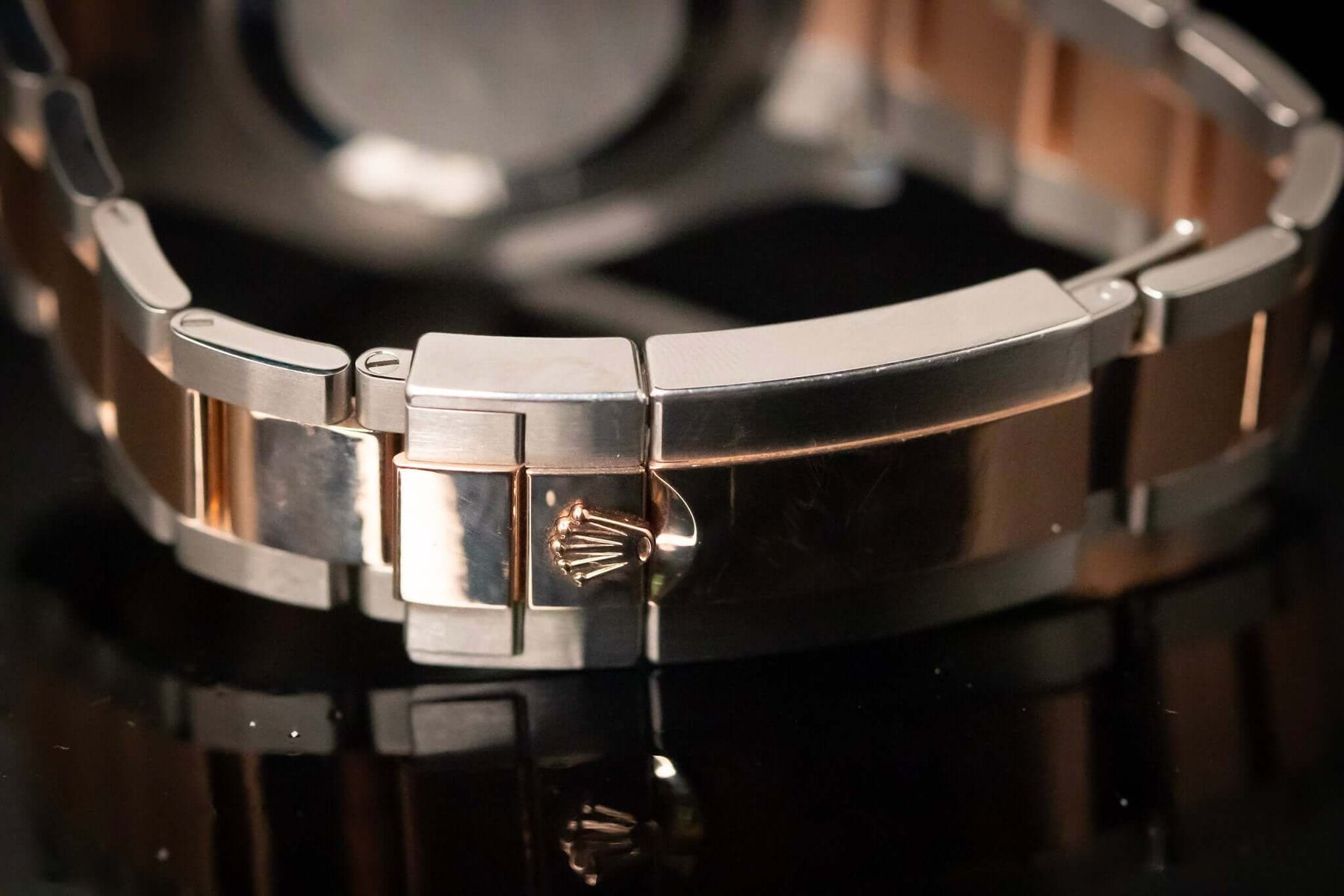 2023 Rolex Yacht-Master 40 watch bracelet featuring Everose Gold and Oystersteel with Rolex logo.