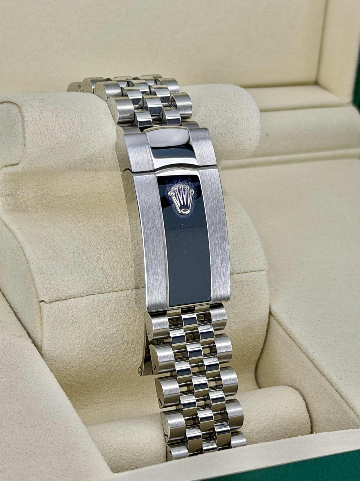 Rolex Datejust 41 – Black Dial on Jubilee