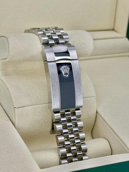 Rolex Datejust 41 – Black Dial on Jubilee