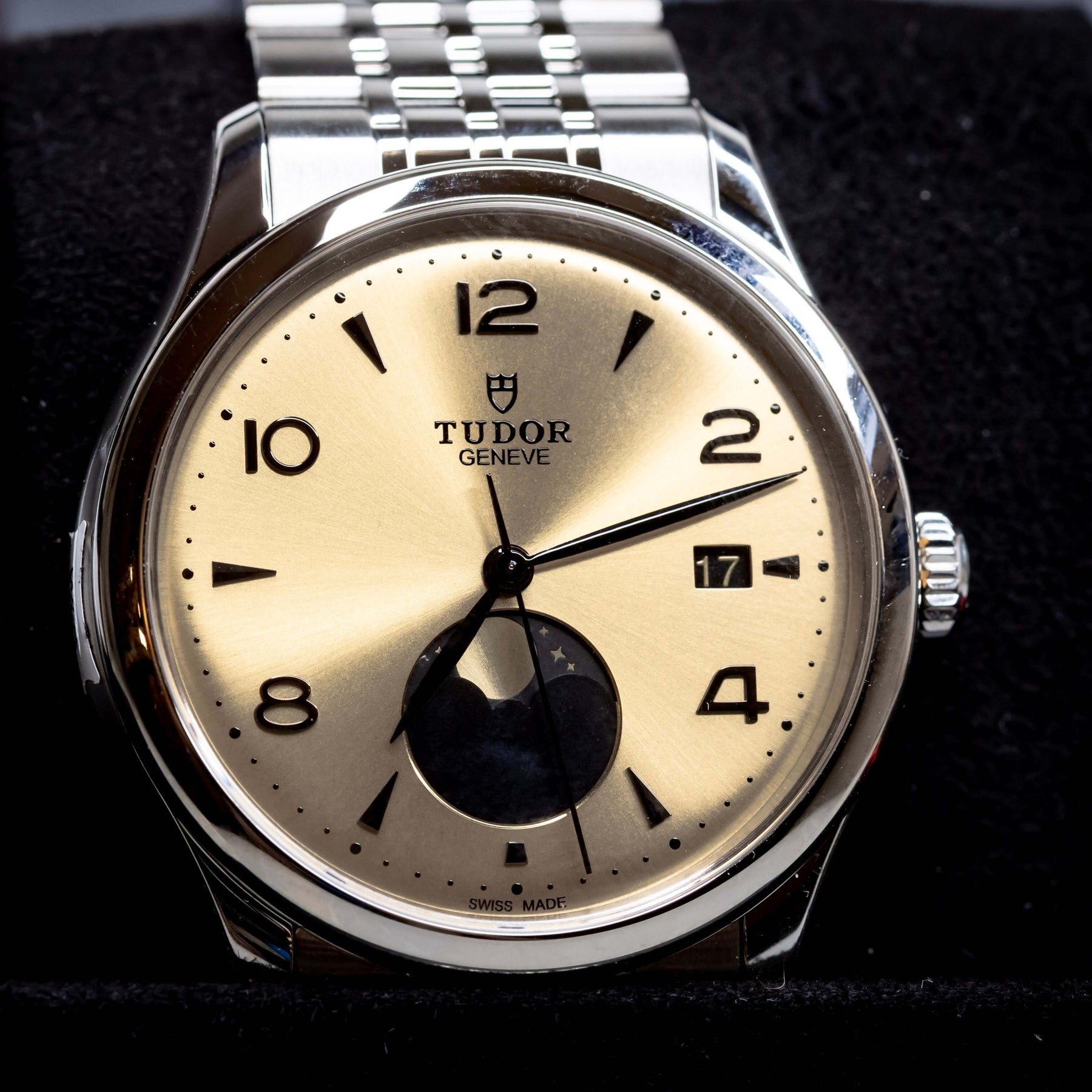 Tudor 1926 Luna 39mm Champagne Dial Stainless Steel Watch with Champagne Dial and Date Feature.