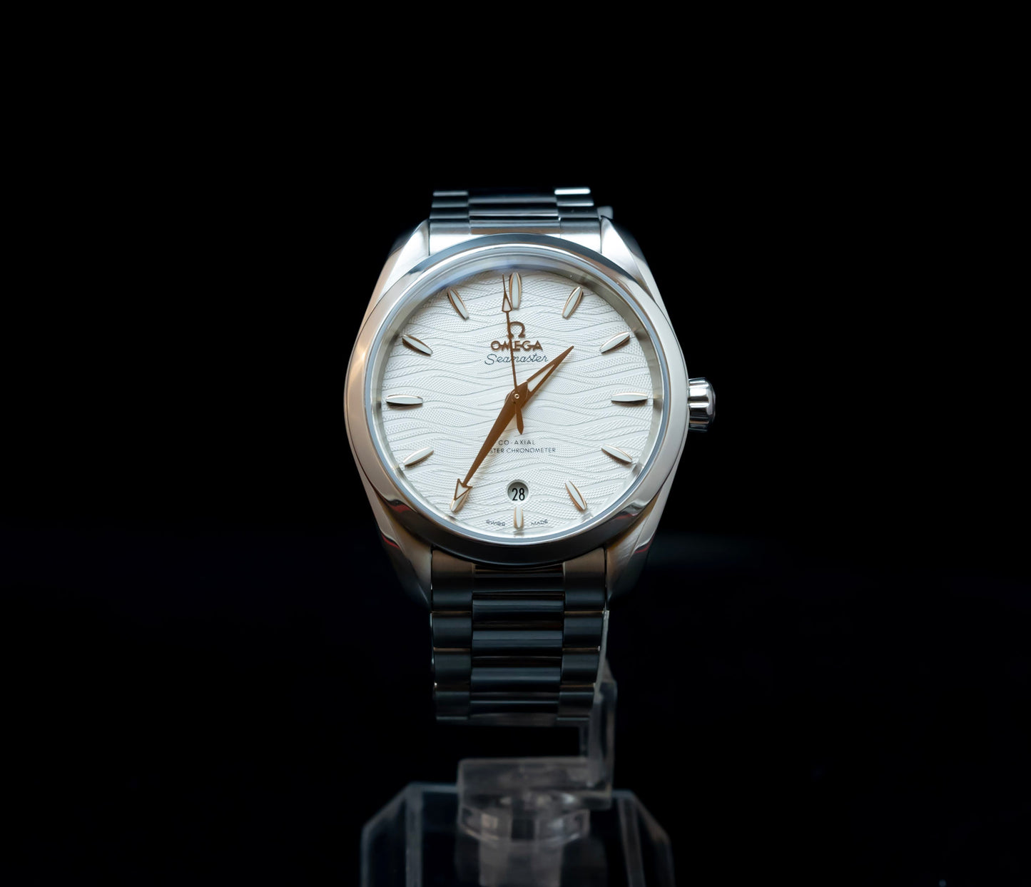 2022 Omega Aqua Terra “Hullswhite” – 18K Sedna Gold – 38mm Ref: 220.10.38.20.02.002