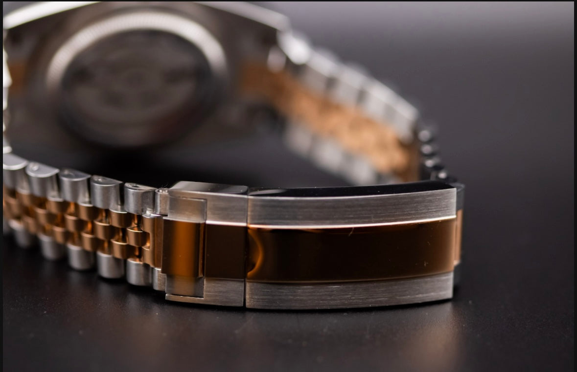 Seikomod Black and Gold Two Tone Date Just image 3