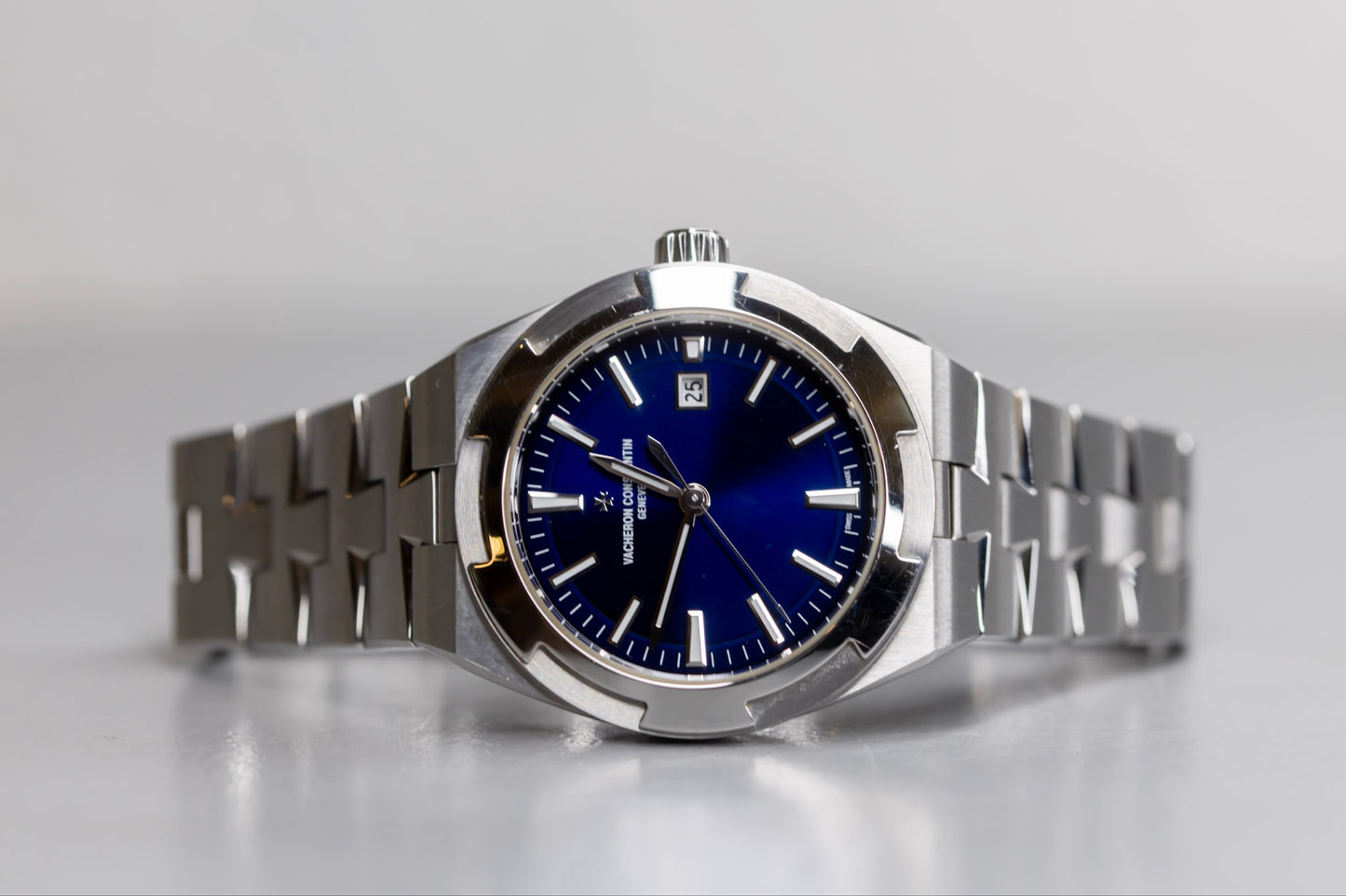 Vacheron Constantin Overseas 34mm 4600V/200A-B980 (2024) Full Set Stainless Steel + Extra Straps