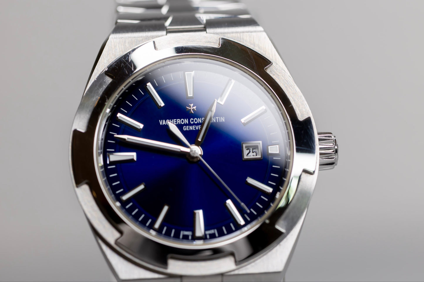 Vacheron Constantin Overseas 34mm 4600V/200A-B980 (2024) Full Set Stainless Steel + Extra Straps