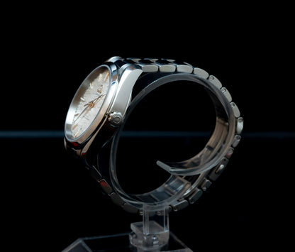 2022 Omega Aqua Terra “Hullswhite” – 18K Sedna Gold – 38mm Ref: 220.10.38.20.02.002