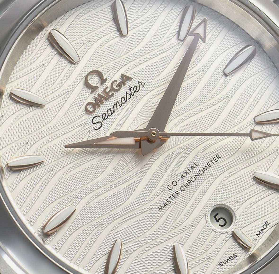 2022 Omega Aqua Terra “Hullswhite” – 18K Sedna Gold – 38mm Ref: 220.10.38.20.02.002