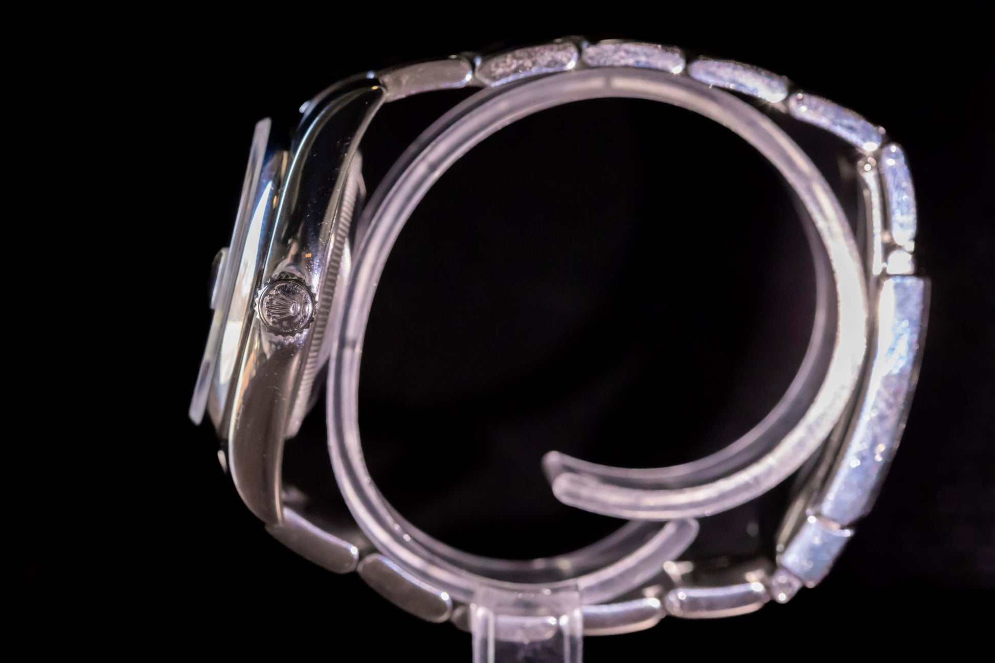 Rolex Datejust 36 full set showing the Oystersteel case and bracelet from a side view.