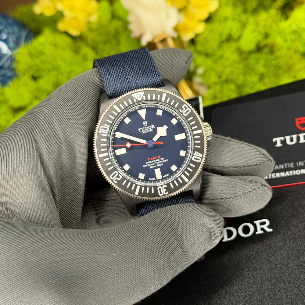 Tudor Pelagos FXD Alinghi Red Bull Racing Chronograph 25807KN Carbon 43mm