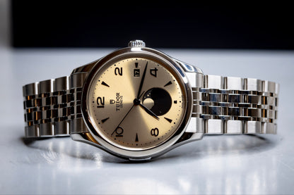 Tudor 1926 Luna Moon Phase