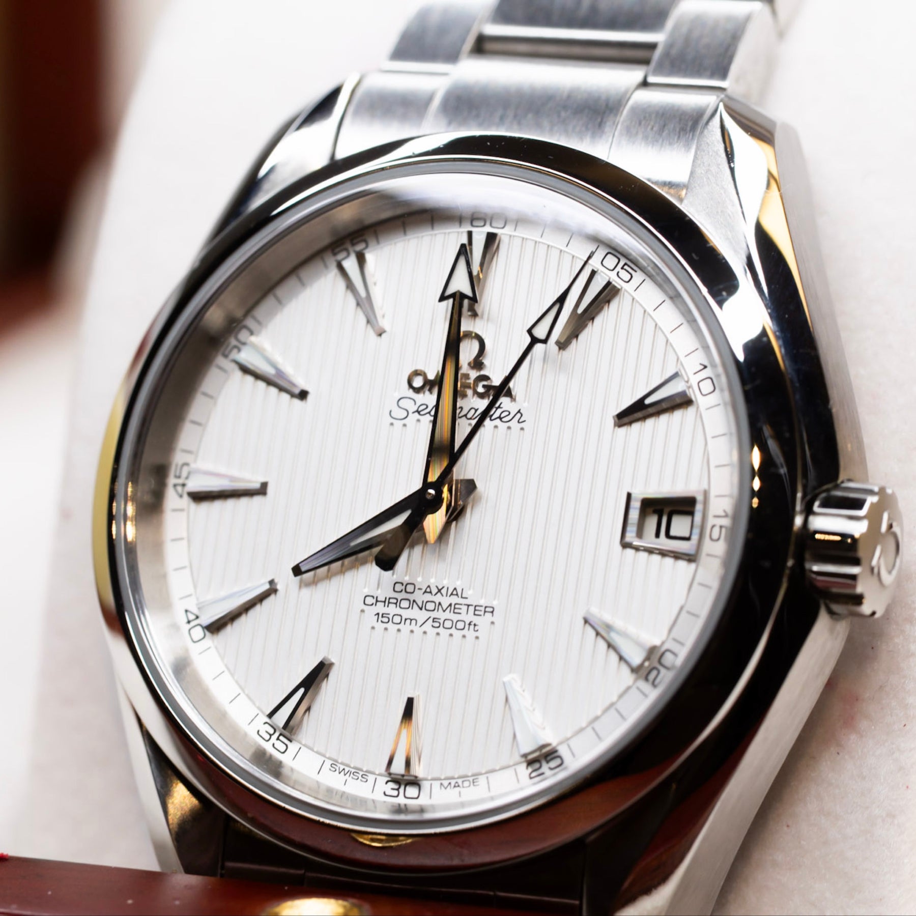 Omega Seamaster Aqua Terra 2016 watch with white lacquered dial and stainless steel case.
