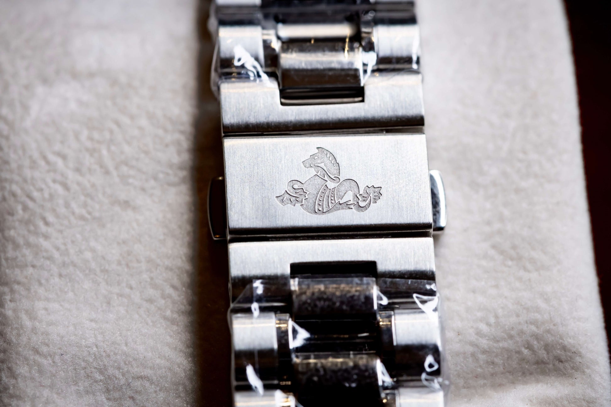 2025 OMG Speedmaster 38 Blue Dial Chronograph 324.30.38.50.03.001 – Full Set stainless steel bracelet detail