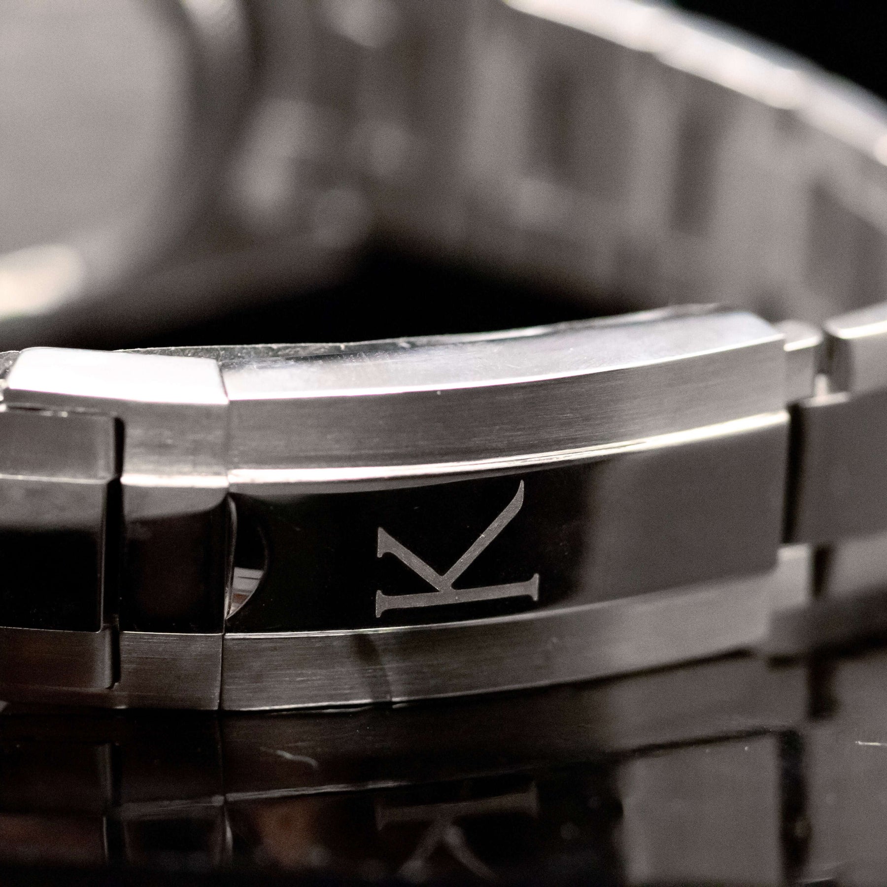 Close-up of the stainless steel bracelet clasp with the KWC logo on the KWC Big Eye Chrono watch.