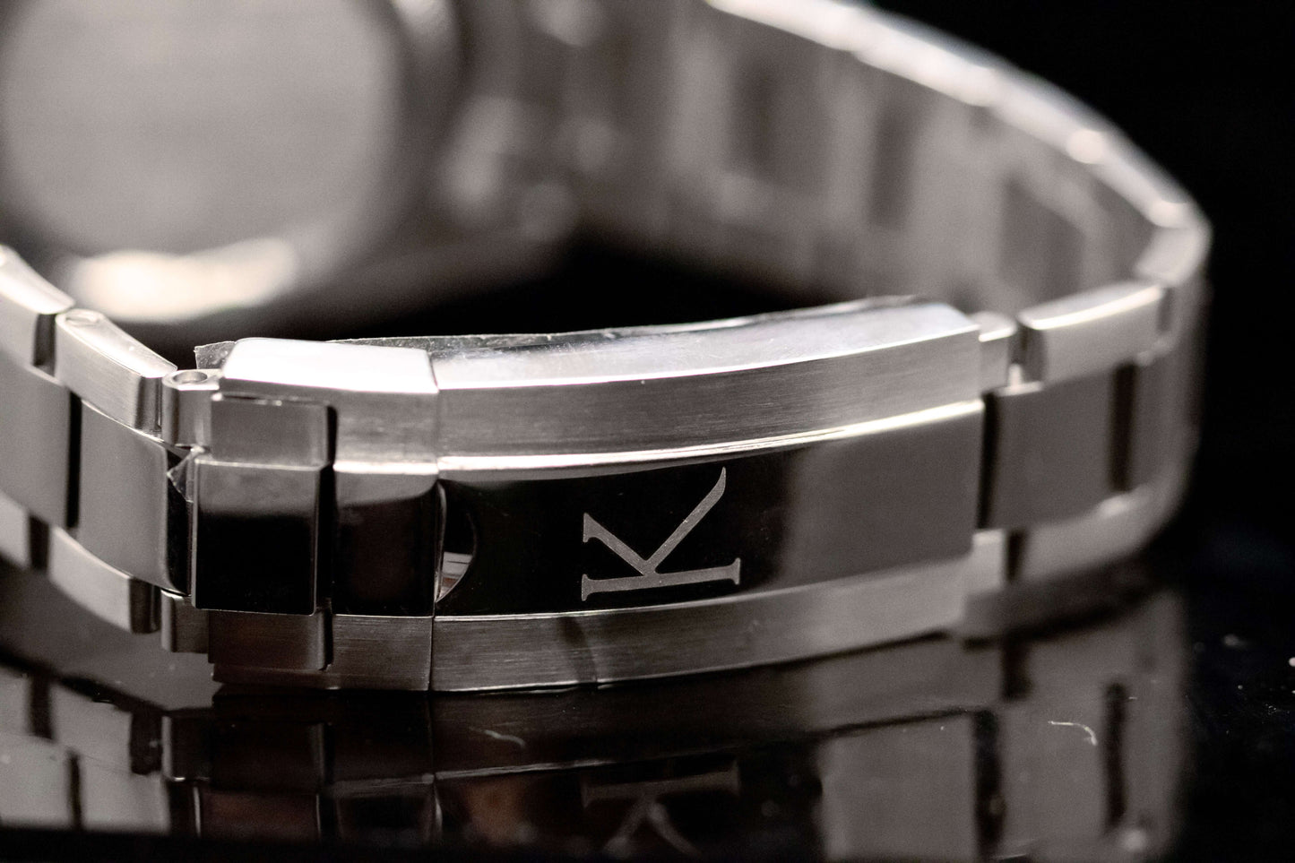 Close-up of the stainless steel bracelet clasp with the KWC logo on the KWC Big Eye Chrono watch.