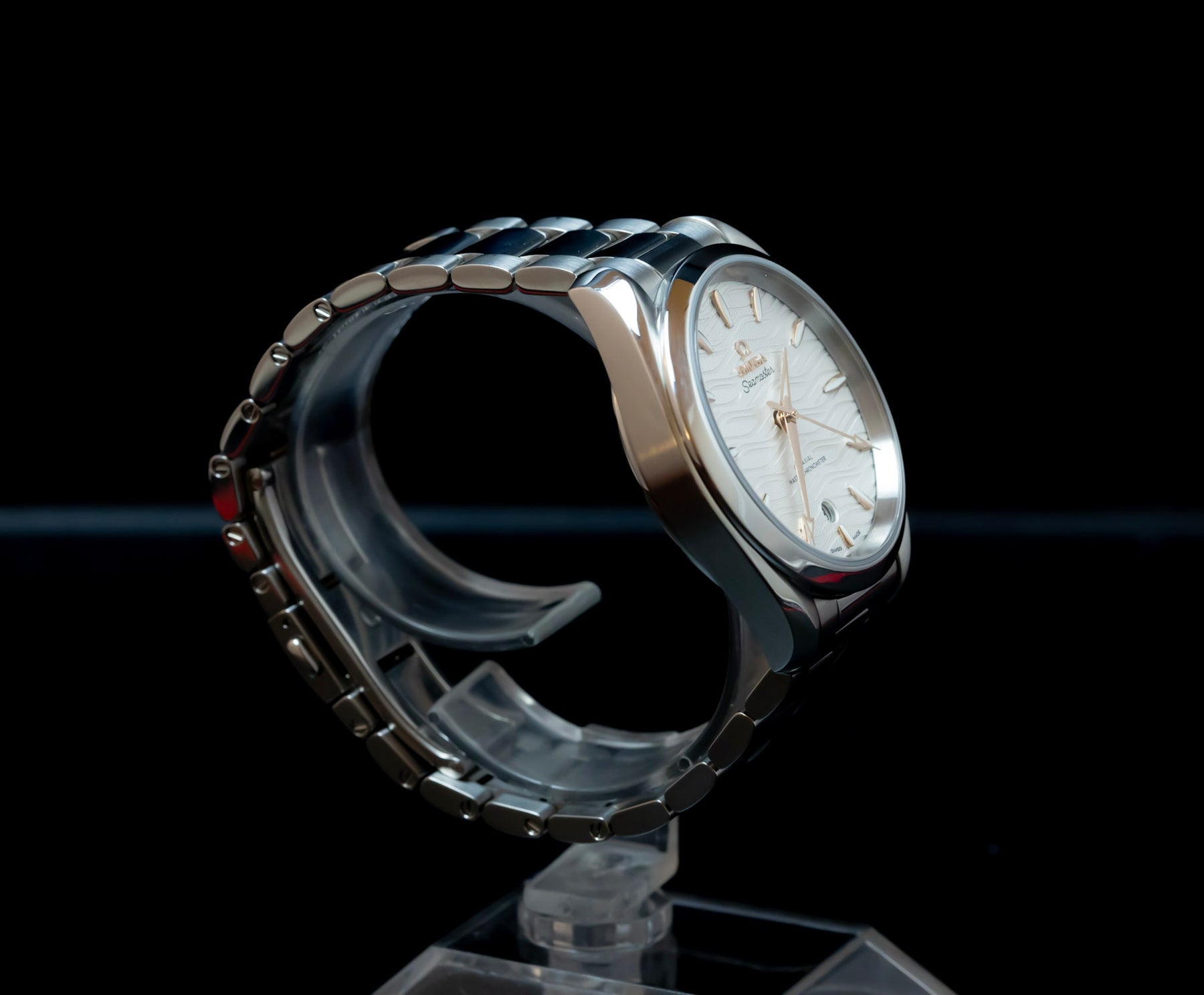 2022 Omega Aqua Terra “Hullswhite” – 18K Sedna Gold – 38mm Ref: 220.10.38.20.02.002