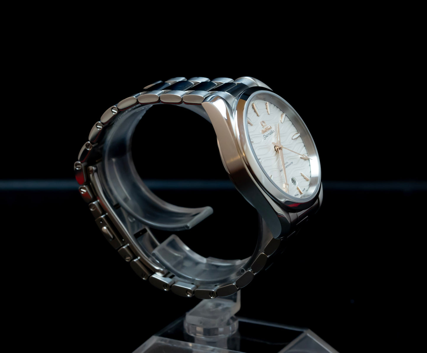 2022 Omega Aqua Terra “Hullswhite” – 18K Sedna Gold – 38mm Ref: 220.10.38.20.02.002