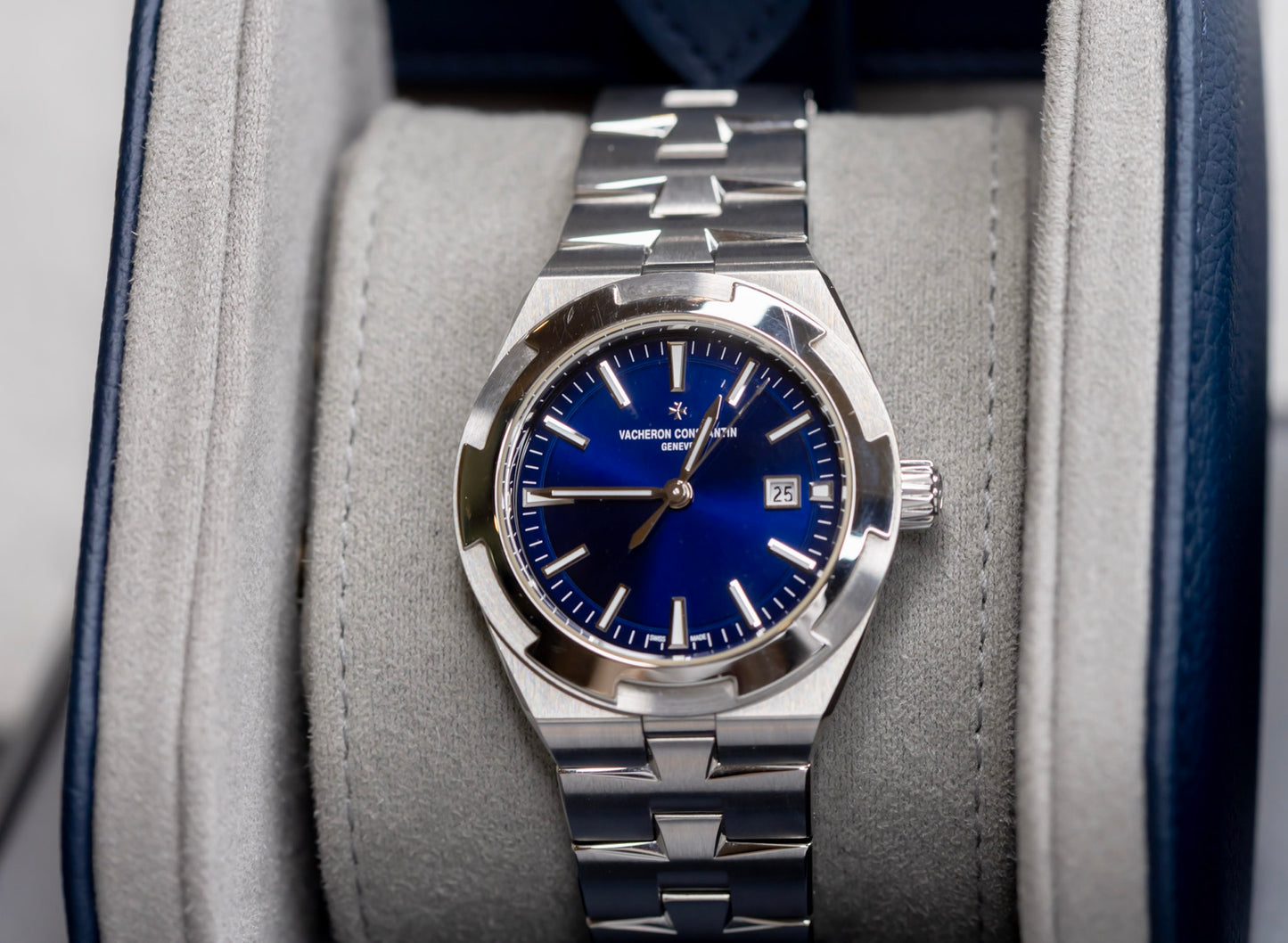 Vacheron Constantin Overseas 34mm 4600V/200A-B980 (2024) Full Set Stainless Steel + Extra Straps