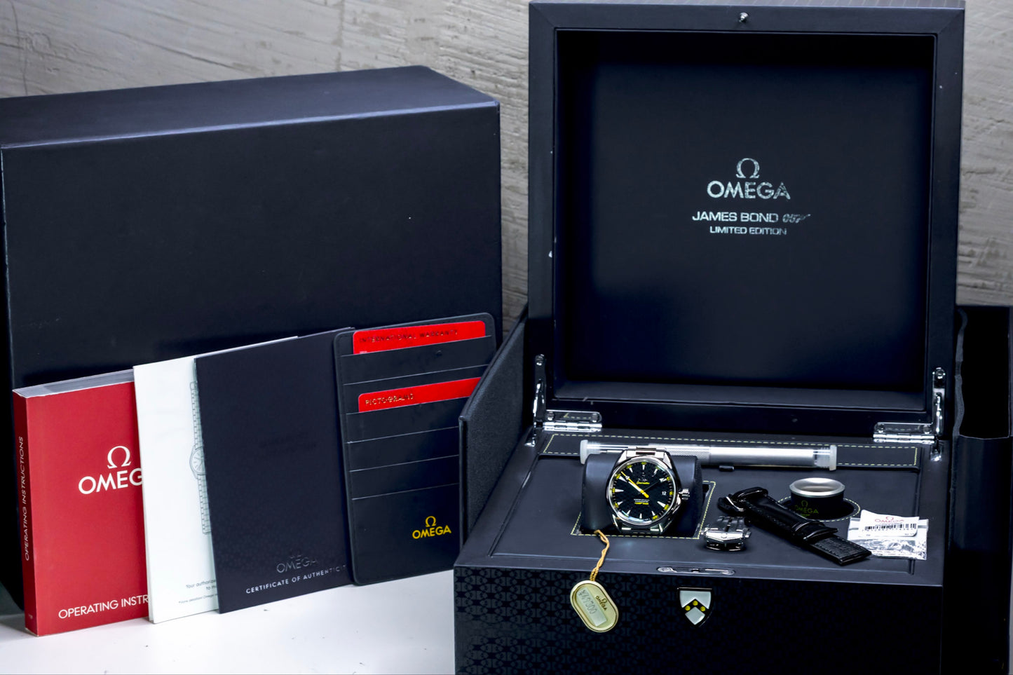2023 Omega Omega Seamaster Aqua Terra "James Bond Spectre" Complete