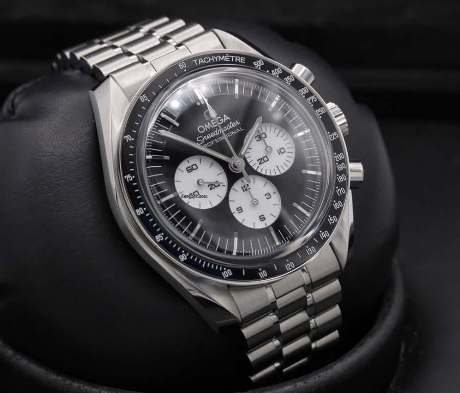 2026 Reverse Panda Omega Speedmaster Professional Moonwatch on black background with stainless steel bracelet.