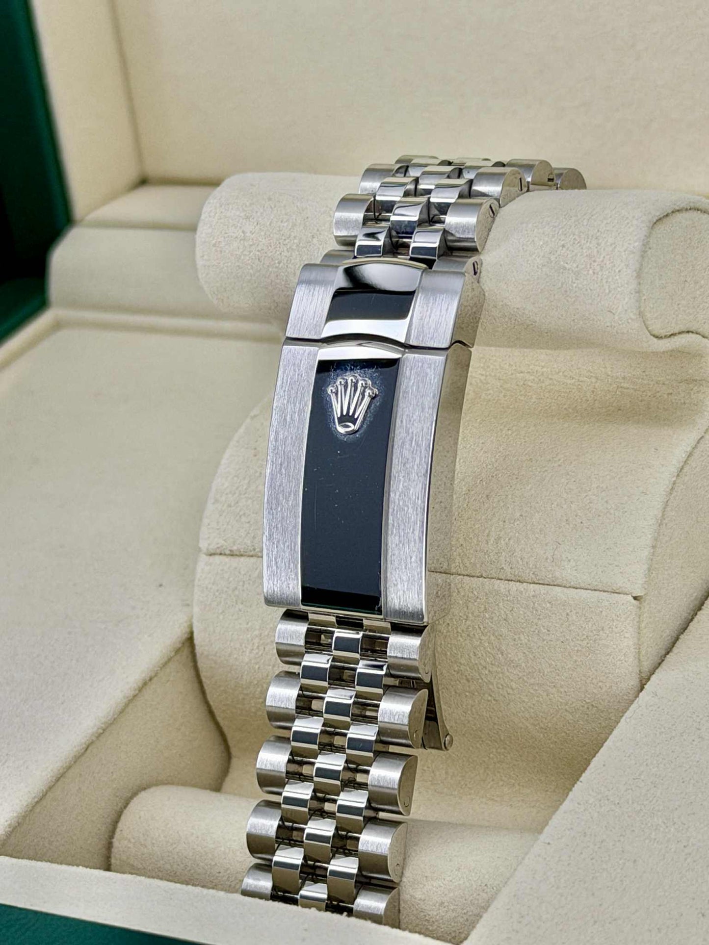 Rolex Datejust 41 – Black Dial on Jubilee