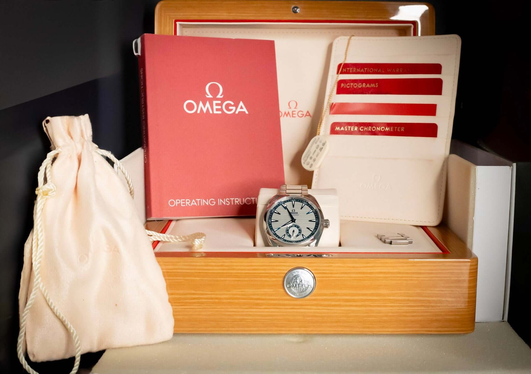Omega Seamaster Aqua Terra 41mm Silver Dial – Ref. 220.10.41.21.02.004 displayed with operating instructions and packaging.