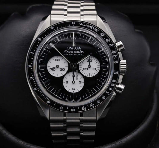 2026 Reverse Panda Omega Speedmaster Professional Moonwatch on a stainless steel bracelet showcasing its iconic design.