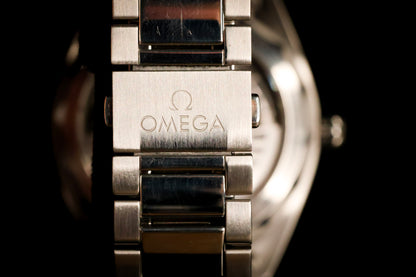 Omega Seamaster Aqua Terra 41mm Silver Dial – Ref. 220.10.41.21.02.004
Complete with Box & Papers