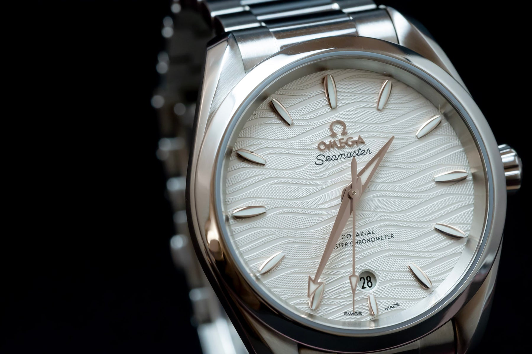 2022 Omega Aqua Terra “Hullswhite” – 18K Sedna Gold – 38mm Ref: 220.10.38.20.02.002