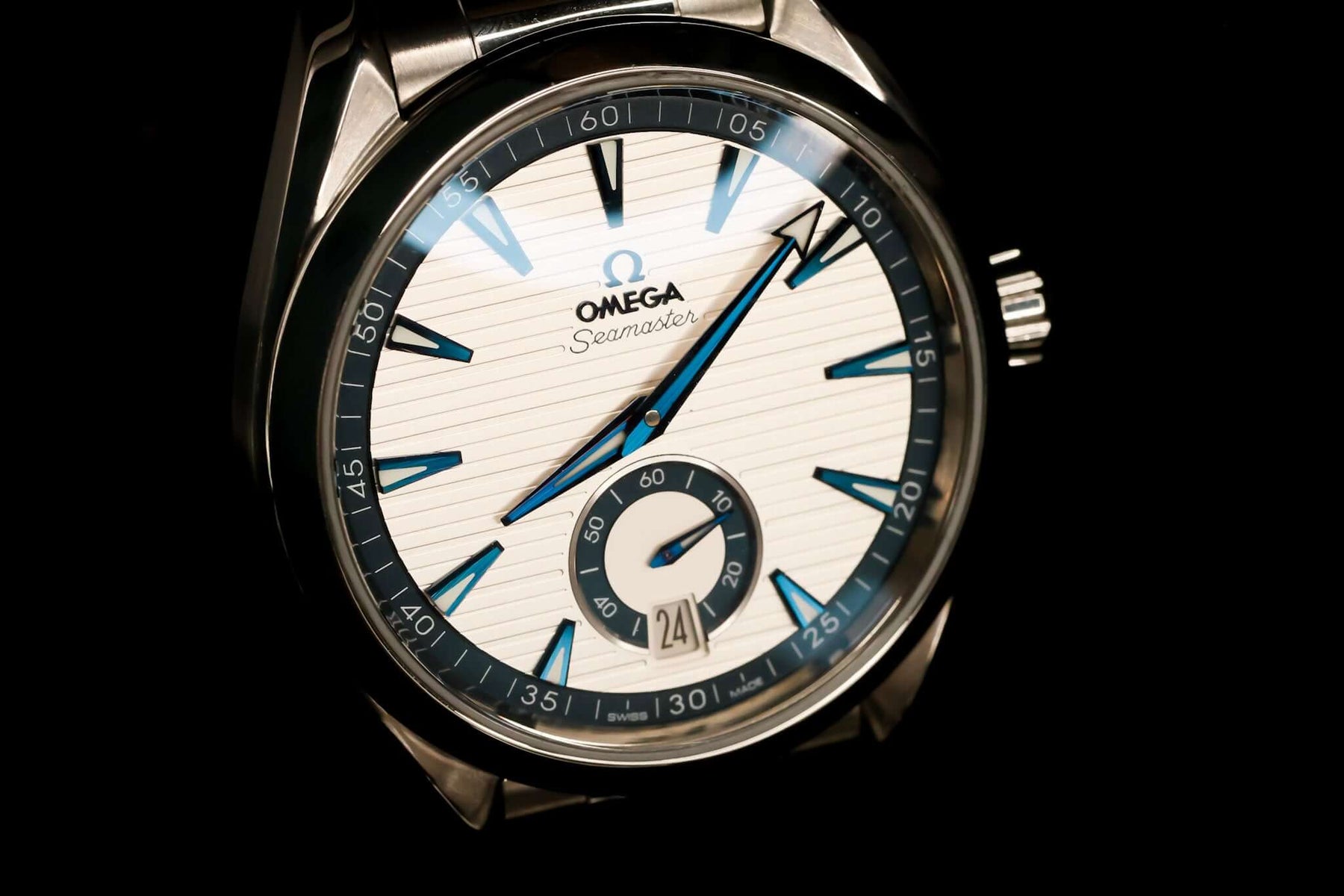 Omega Seamaster Aqua Terra 41mm Silver Dial – Ref. 220.10.41.21.02.004 close-up shot showcasing dial details and design.