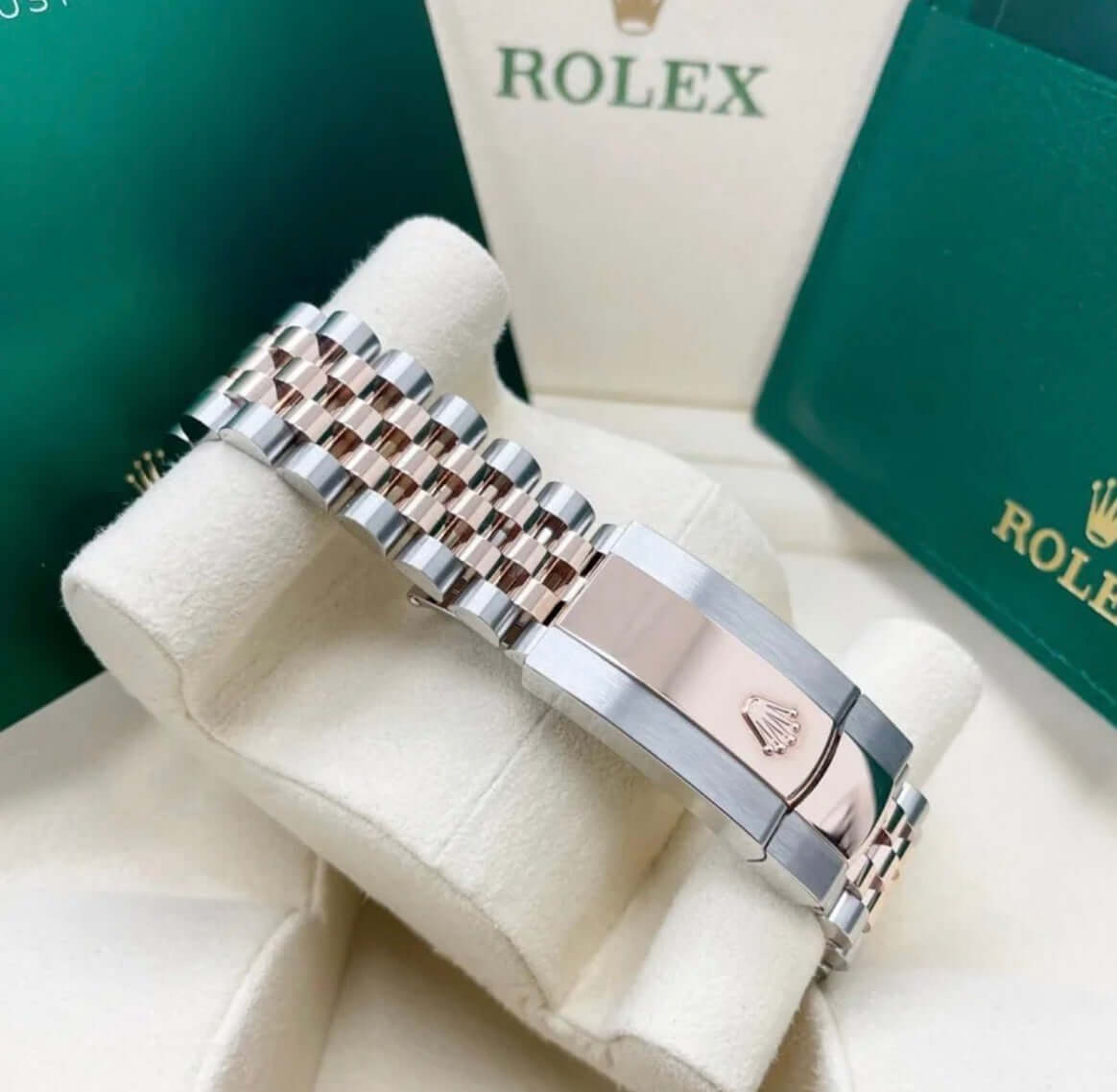 Rolex Datejust 41 Wimbledon 126331 Two Tone Everose / Pink Gold watch bracelet clasp.