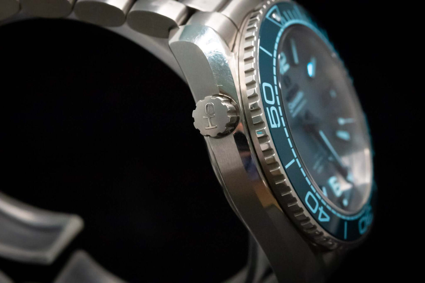 OMEGA Seamaster Planet Ocean 600M 39.5mm Blue Dial Ref. 215.30.40.20.03.002 – Full Set