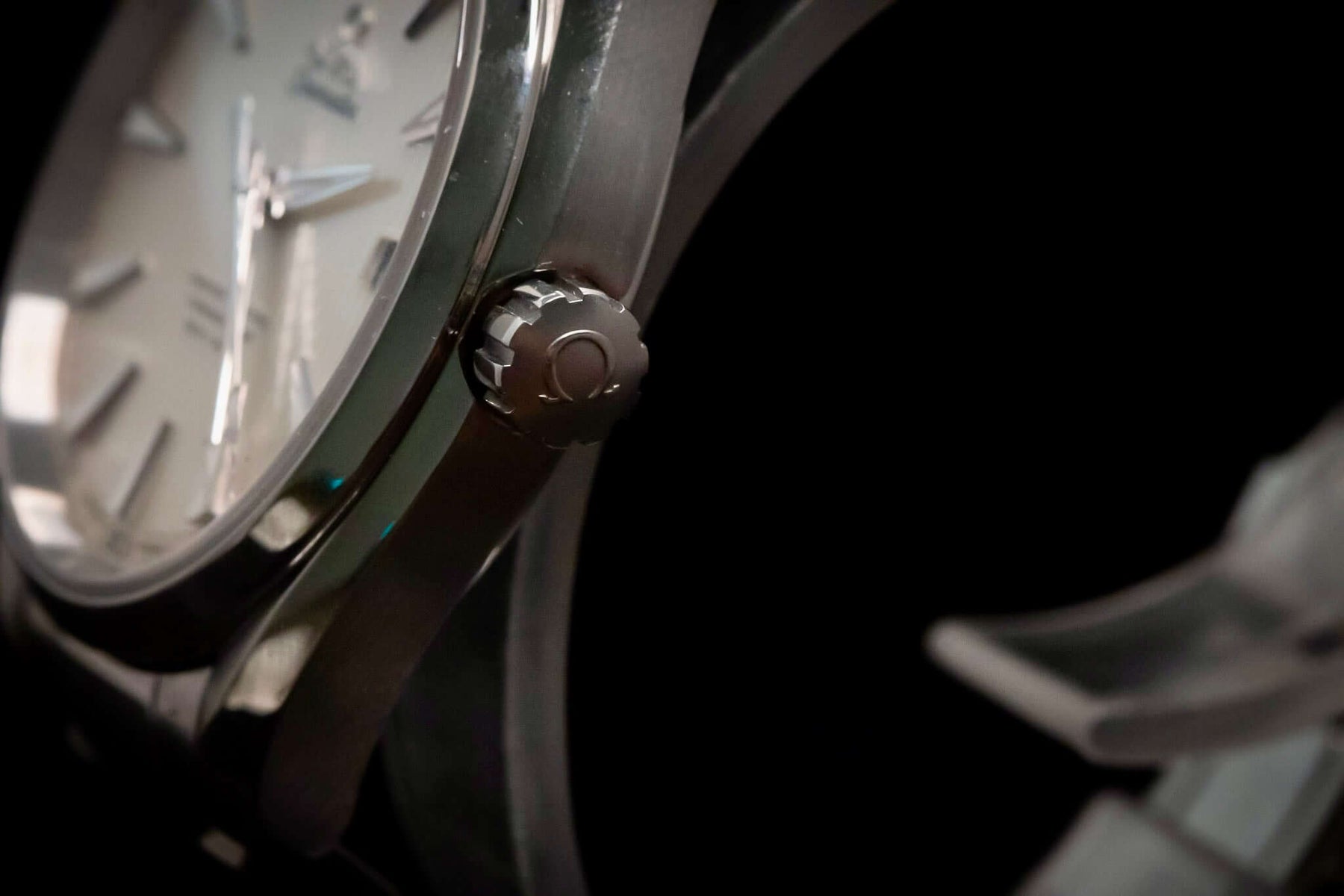 OMEGA Seamaster Aqua Terra 150M 41.5mm Silver Teak Dial Ref. 231.10.42.21.02.003 – Full Set close-up of the crown.