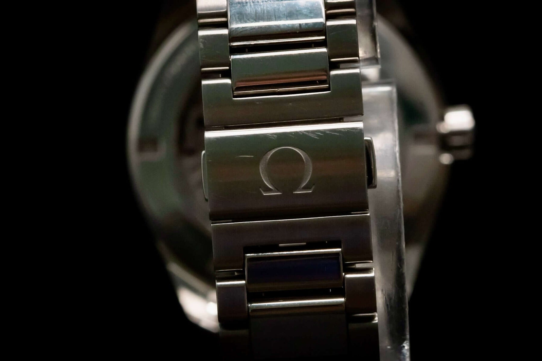 OMEGA Seamaster Aqua Terra 150M 41.5mm Silver Teak Dial Ref. 231.10.42.21.02.003 – Full Set watch bracelet close-up.