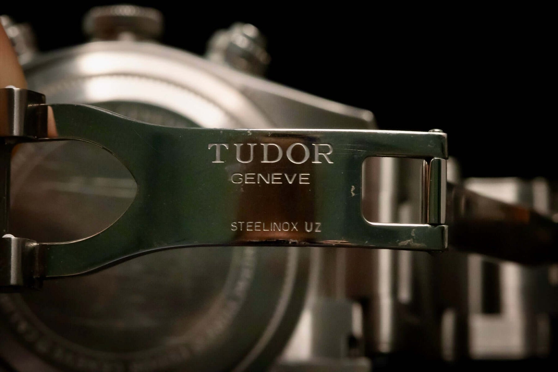 TUDOR Black Bay Chronograph – Reverse Panda Dial – Ref. 79360N – Full Set metal clasp detailing