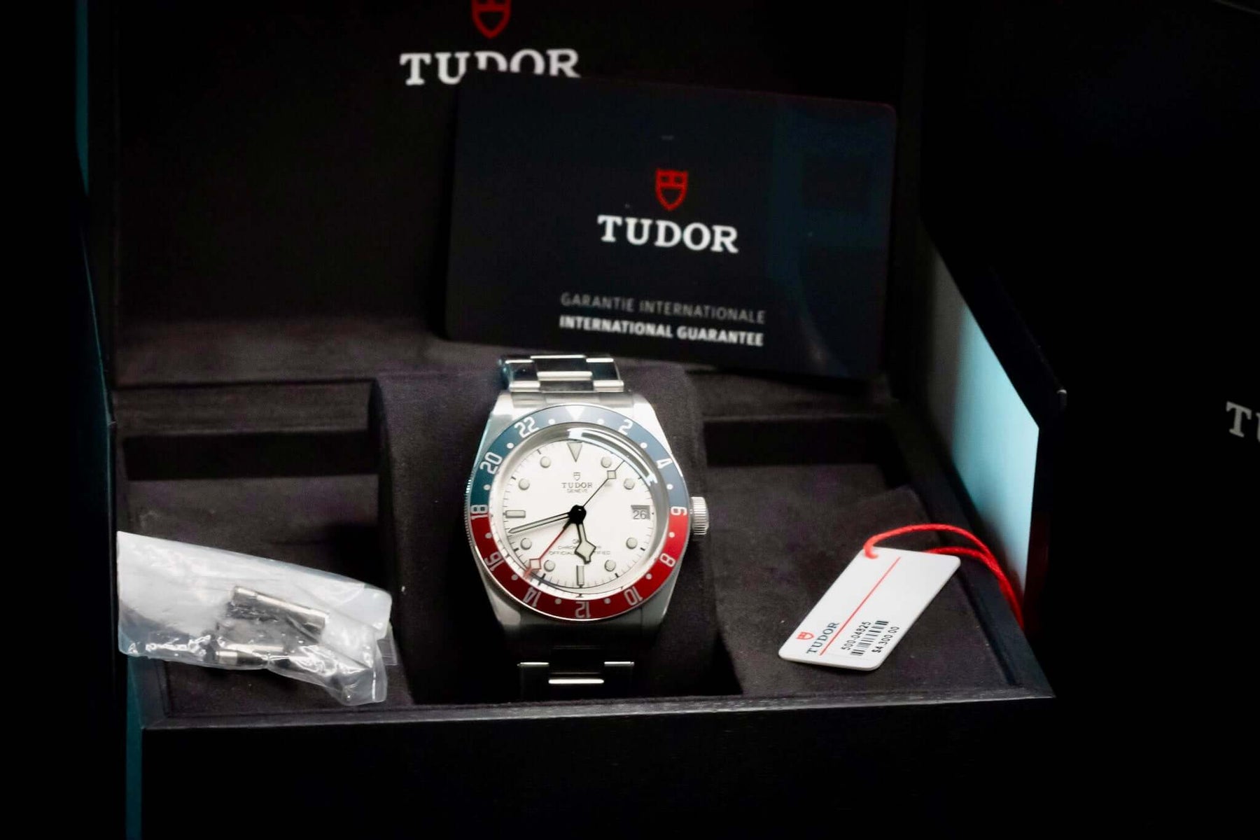 TUDOR Black Bay GMT “Pepsi” – White Opaline Dial – Ref. M79830RB-0010 – Full Set displayed in box.