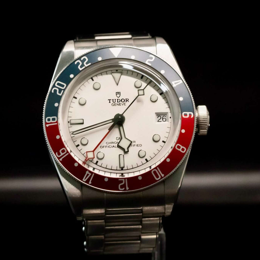 TUDOR Black Bay GMT “Pepsi” – White Opaline Dial – Ref. M79830RB-0010 – Full Set displayed with stainless steel bracelet.