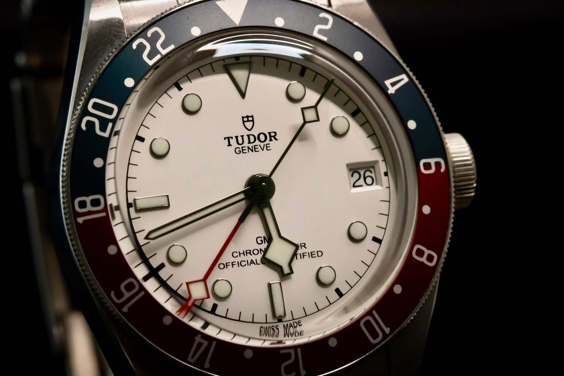 TUDOR Black Bay GMT “Pepsi” – White Opaline Dial – Ref. M79830RB-0010 – Full Set close-up with bidirectional bezel and clean dial.