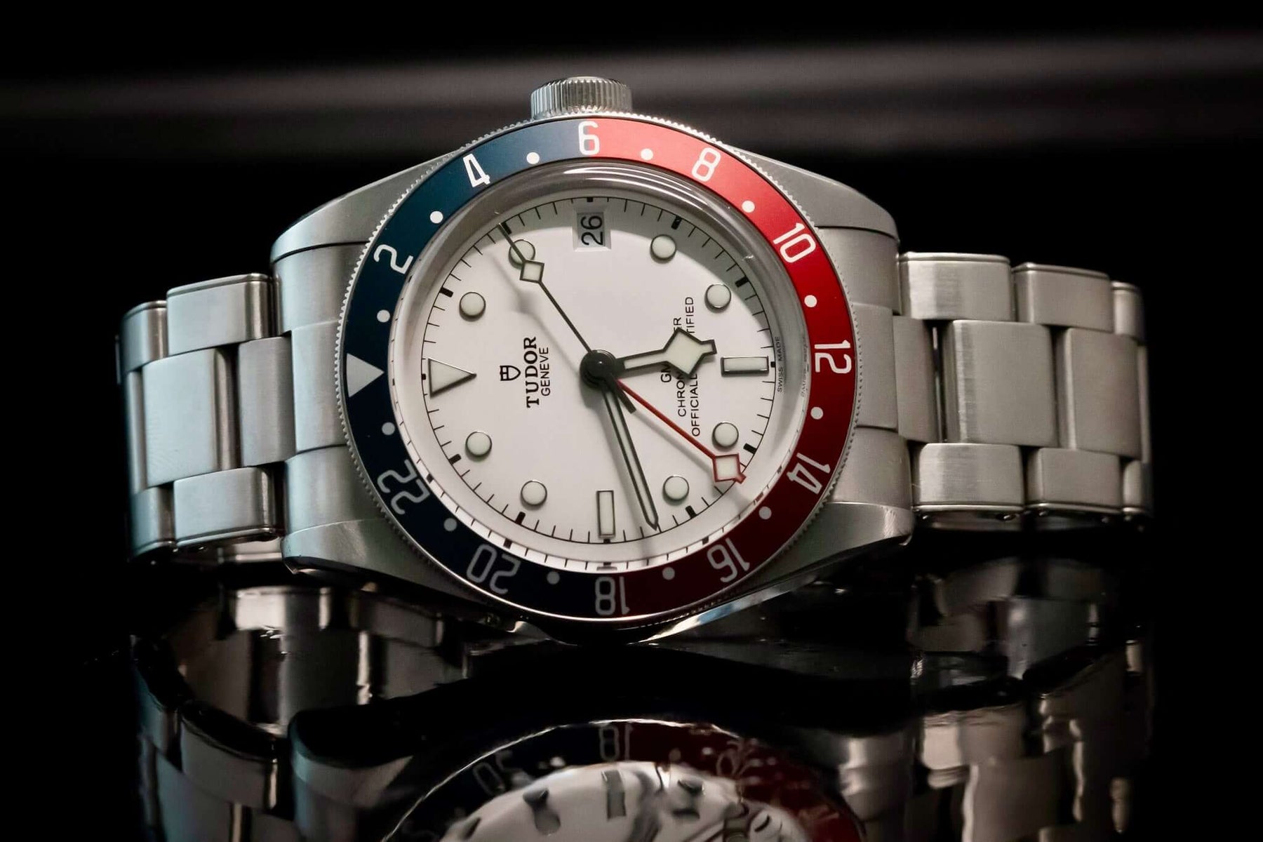 TUDOR Black Bay GMT “Pepsi” – White Opaline Dial – Ref. M79830RB-0010 – Full Set on display with red and blue bezel.