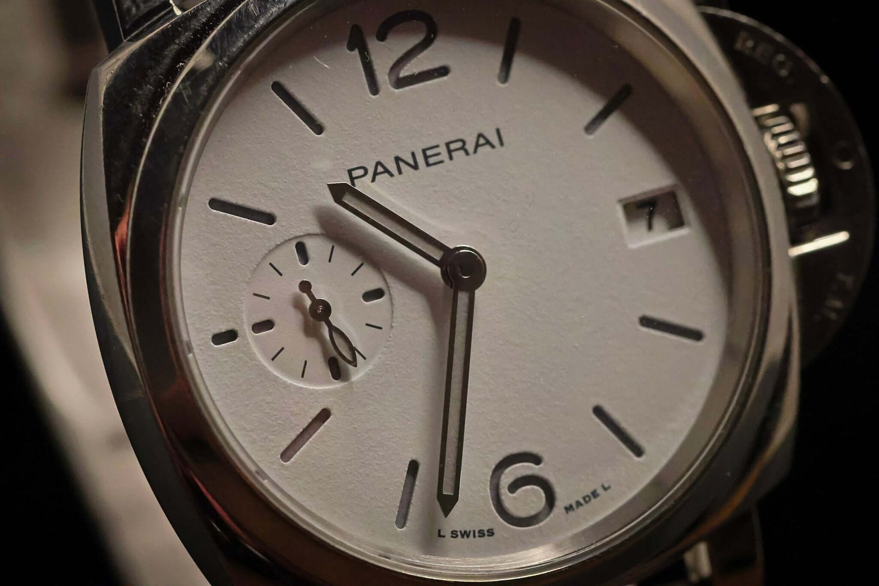Panerai Luminor Submersible Luna Rossa PAM01306 – 38MM Stainless Steel Men’s Watch – Full Set close-up view.