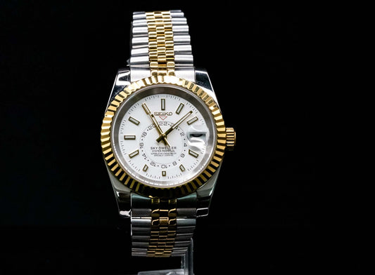 SeikoMod Sky White front view with white dial and fluted bezel
