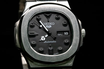 Seikomod Nautilus negro sobre negro