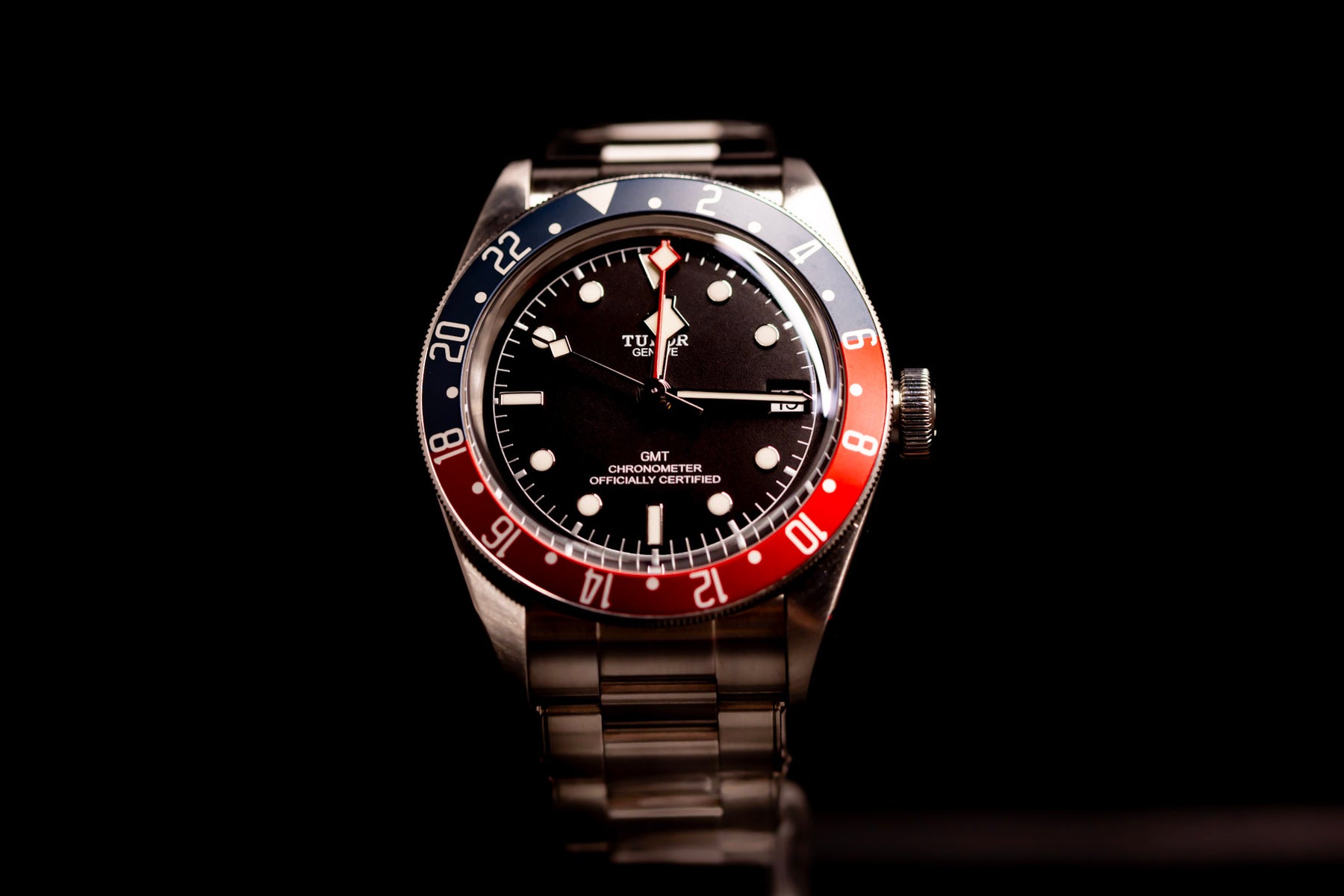TUDOR Black Bay GMT Pepsi Bezel 41mm M79830RB-0003 Automatic Watch Full Set displayed with striking red and blue bezel.