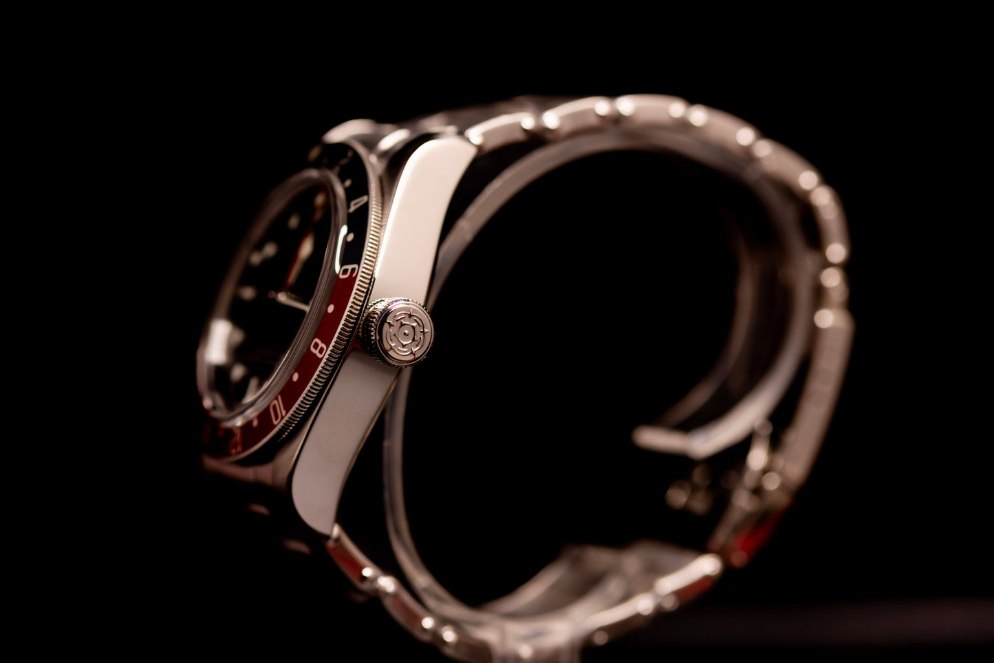 TUDOR Black Bay GMT Pepsi Bezel 41mm M79830RB-0003 Automatic Watch Full Set side view, showcasing its elegant design.