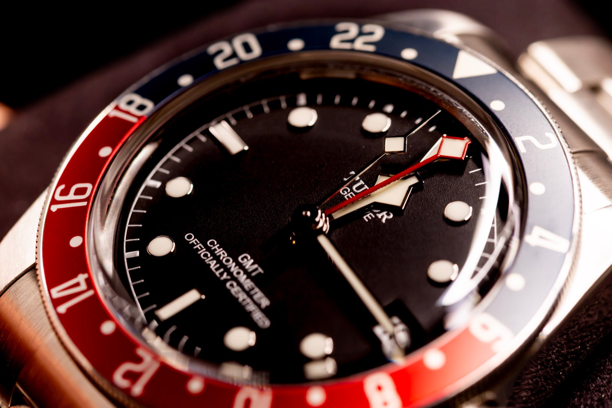 TUDOR Black Bay GMT Pepsi Bezel 41mm M79830RB-0003 Automatic Watch Full Set close-up image showcasing its black dial and red-blue bezel.